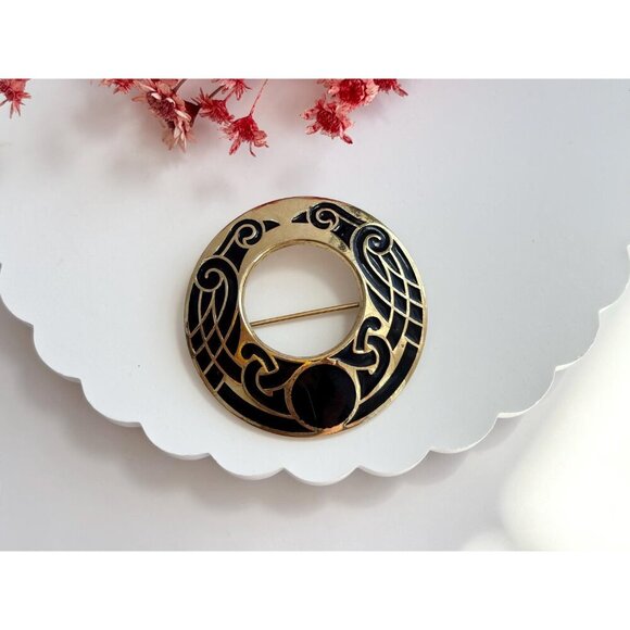 Cloissone Style Celtic Black Enamel XL Gold Toned 90's Vintage Lapel Brooch Pin - Picture 9 of 10